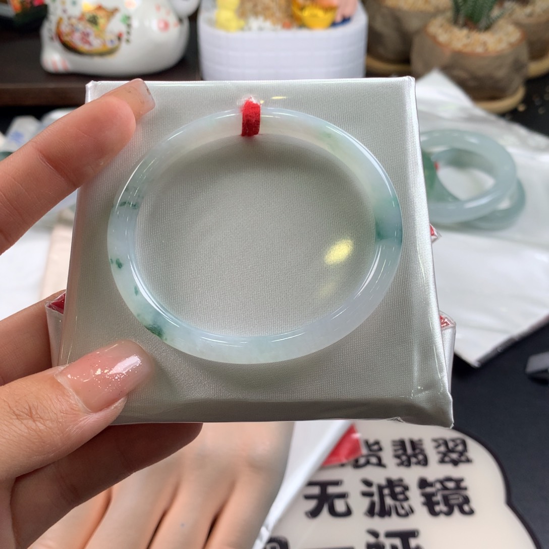 翡翠未镶嵌手镯54贵妃