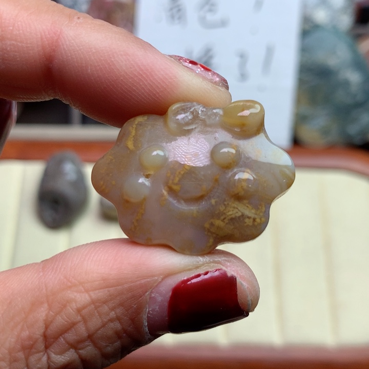 硅化珊瑚（珊瑚玉）颈饰足银镀金镶嵌