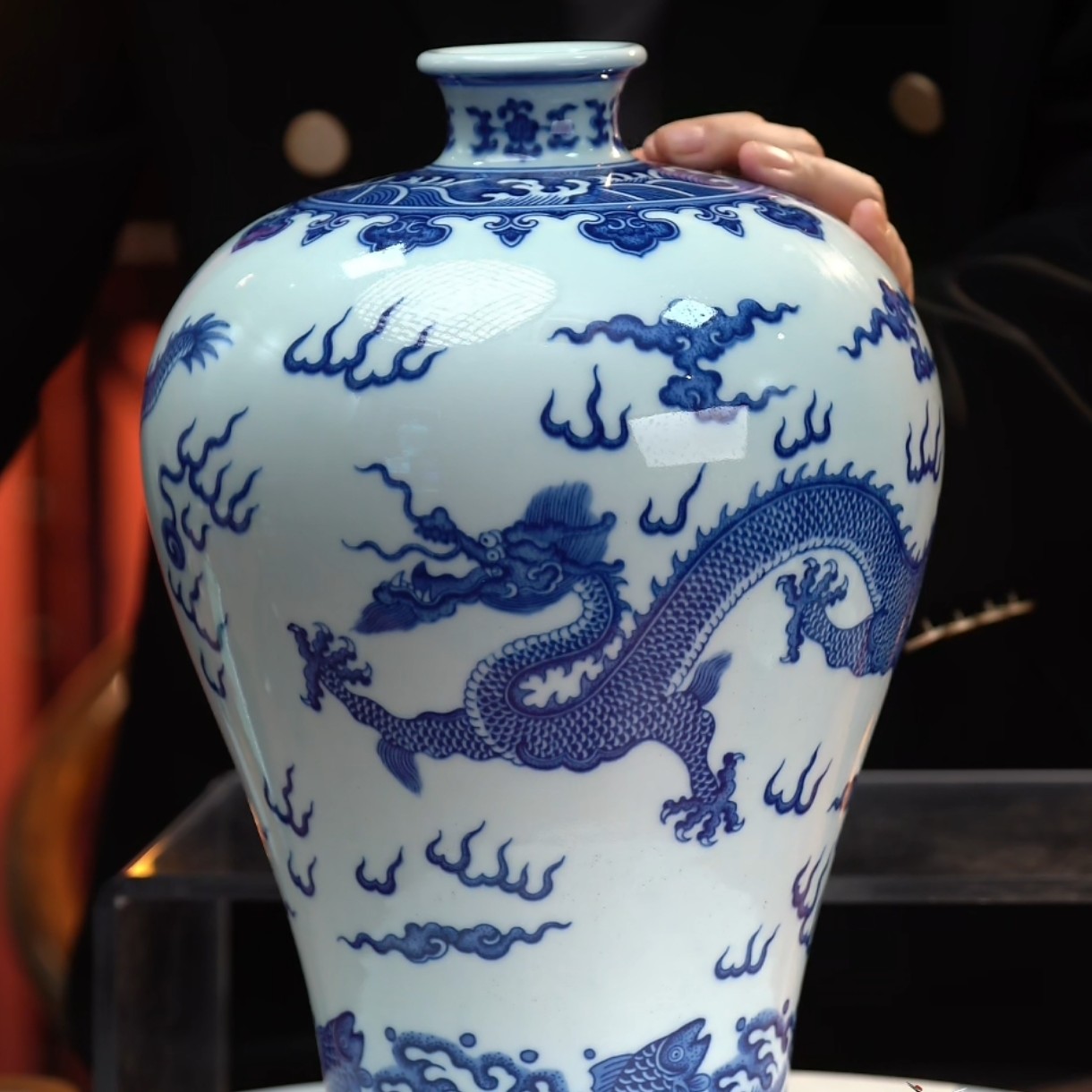 青花云龙纹梅瓶