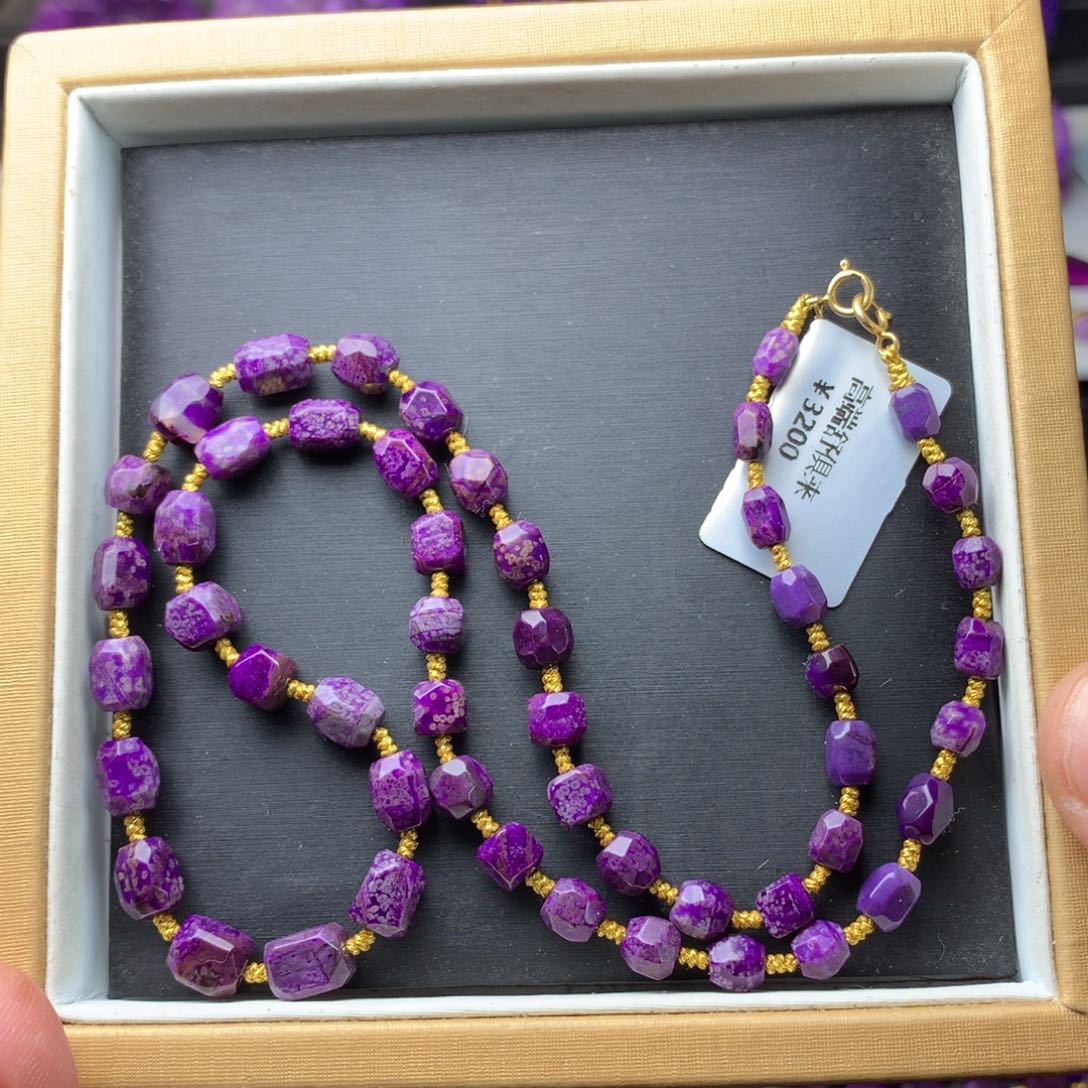 未镶嵌苏纪石（舒俱来）项链