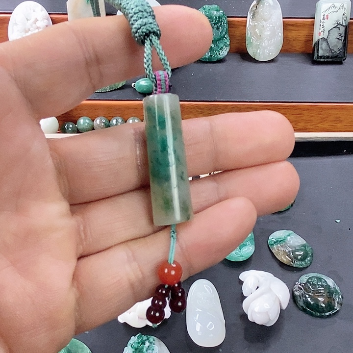 独山玉颈饰未镶嵌