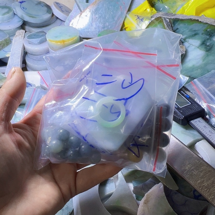 颈饰未镶嵌翡翠二*爷