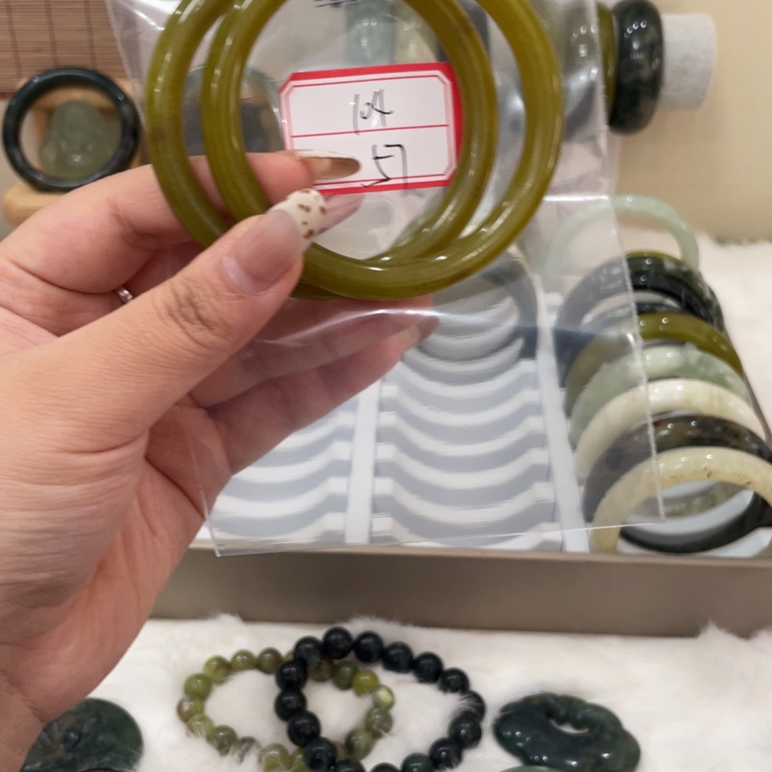 蛇纹石玉未镶嵌手镯