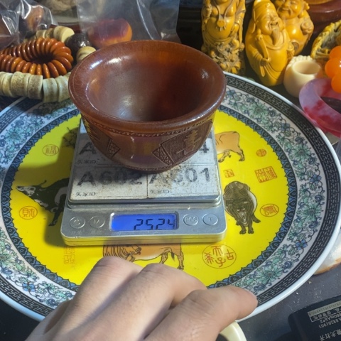 瓷片也*千寻呼台的一个小女孩在一