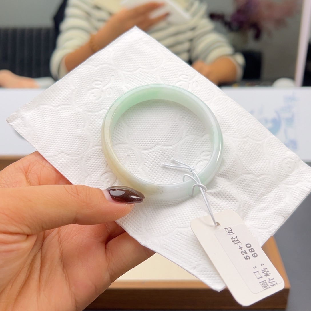 翡翠未镶嵌手镯52贵妃
