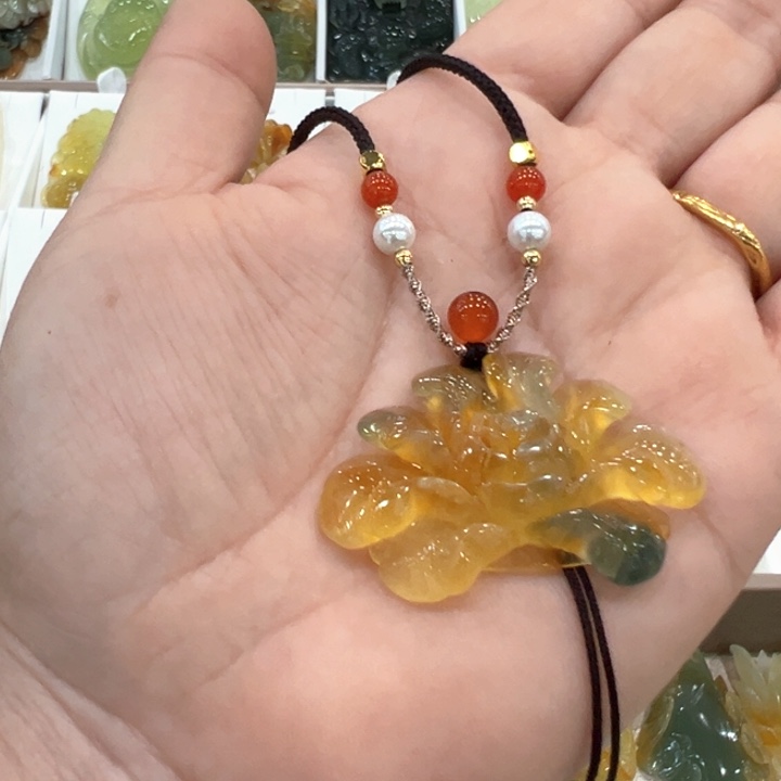 瞬***心蛇纹石玉未镶嵌颈饰