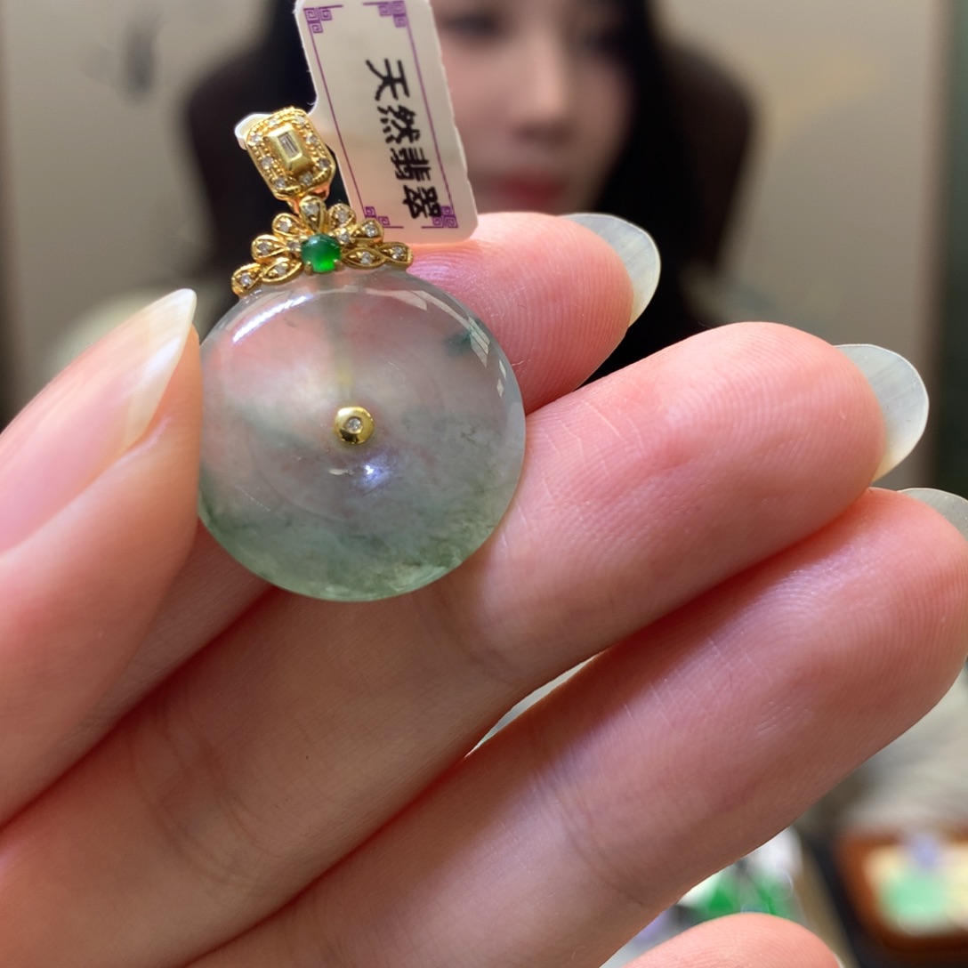 颈饰18K金镶嵌翡翠