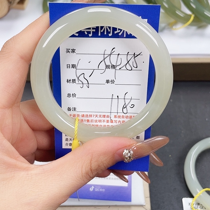 和田玉手镯未镶嵌