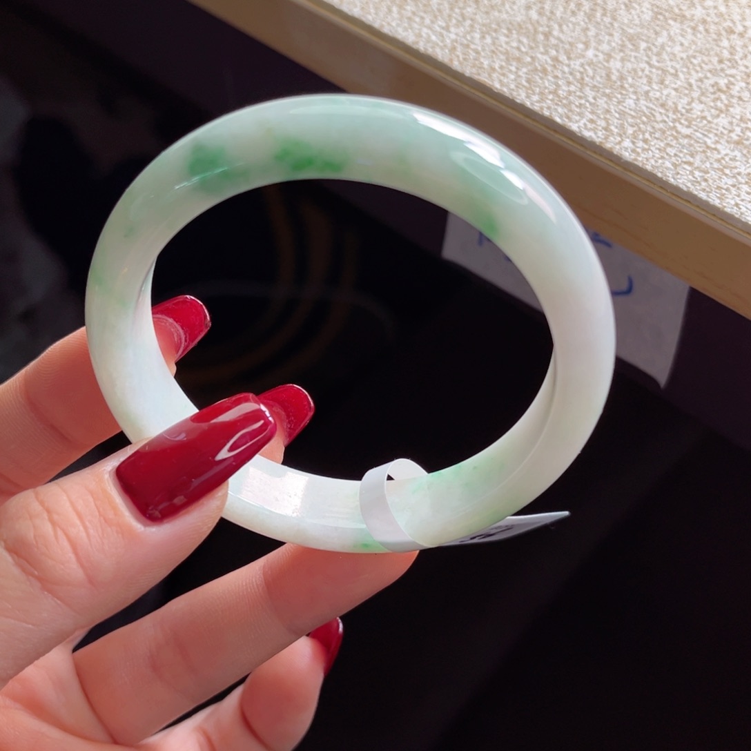 翡翠手镯未镶嵌手镯