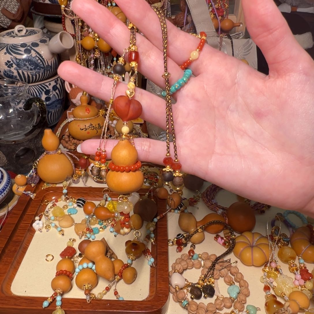 Y***?南小红小葫芦屁桃包挂