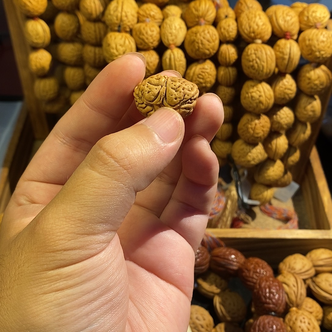 阿*** 手串桃核瑕疵双榜