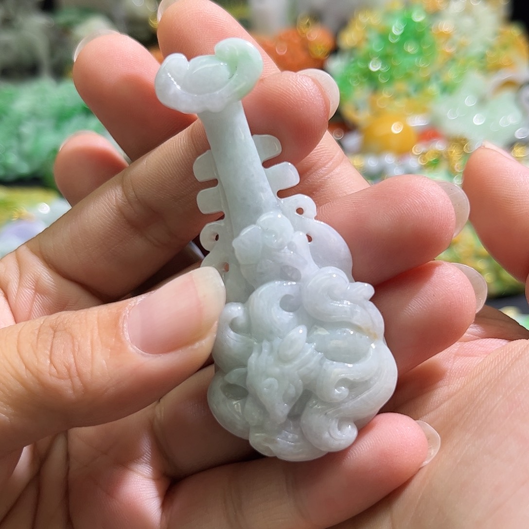 翡翠未镶嵌颈饰待编织