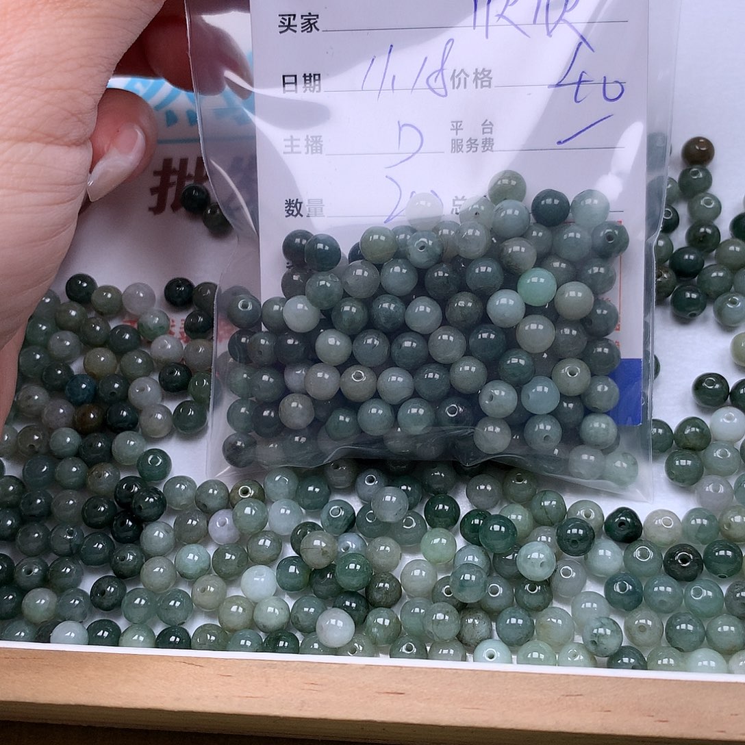 欣***融翡翠未镶嵌手链翡翠