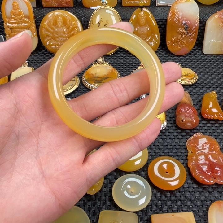 浓***新石英质玉（黄龙玉）未镶嵌颈饰