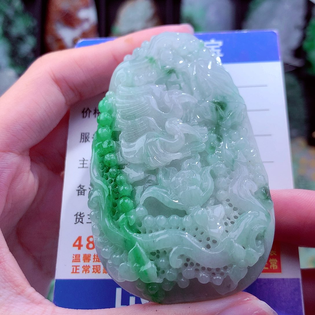 翡翠未镶嵌颈饰挂件