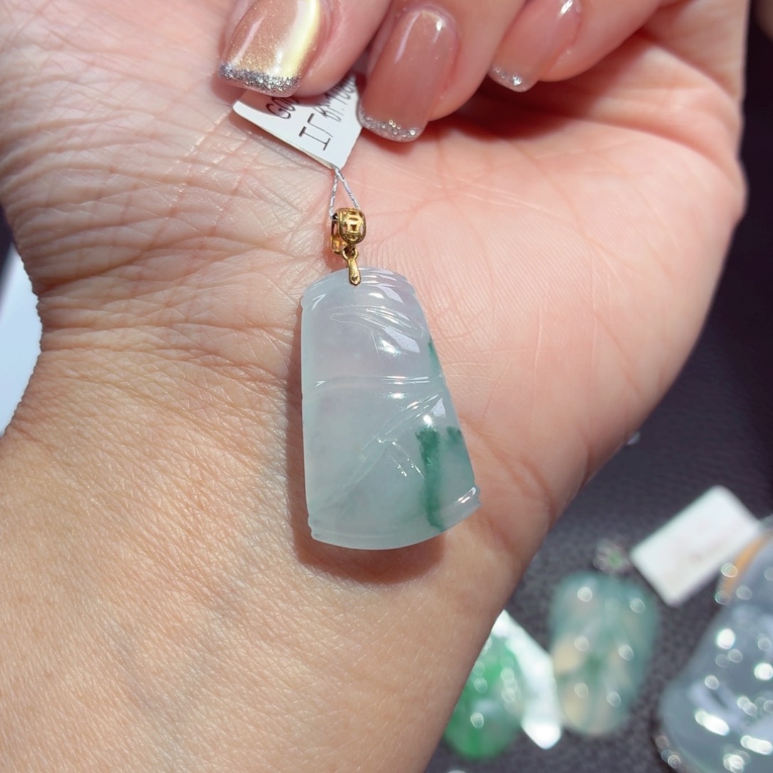 颈饰18K金镶嵌翡翠竹节