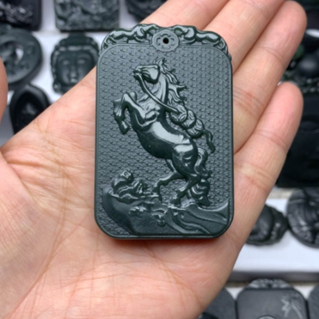 【闪购商品】和田玉颈饰未镶嵌双面雕刻