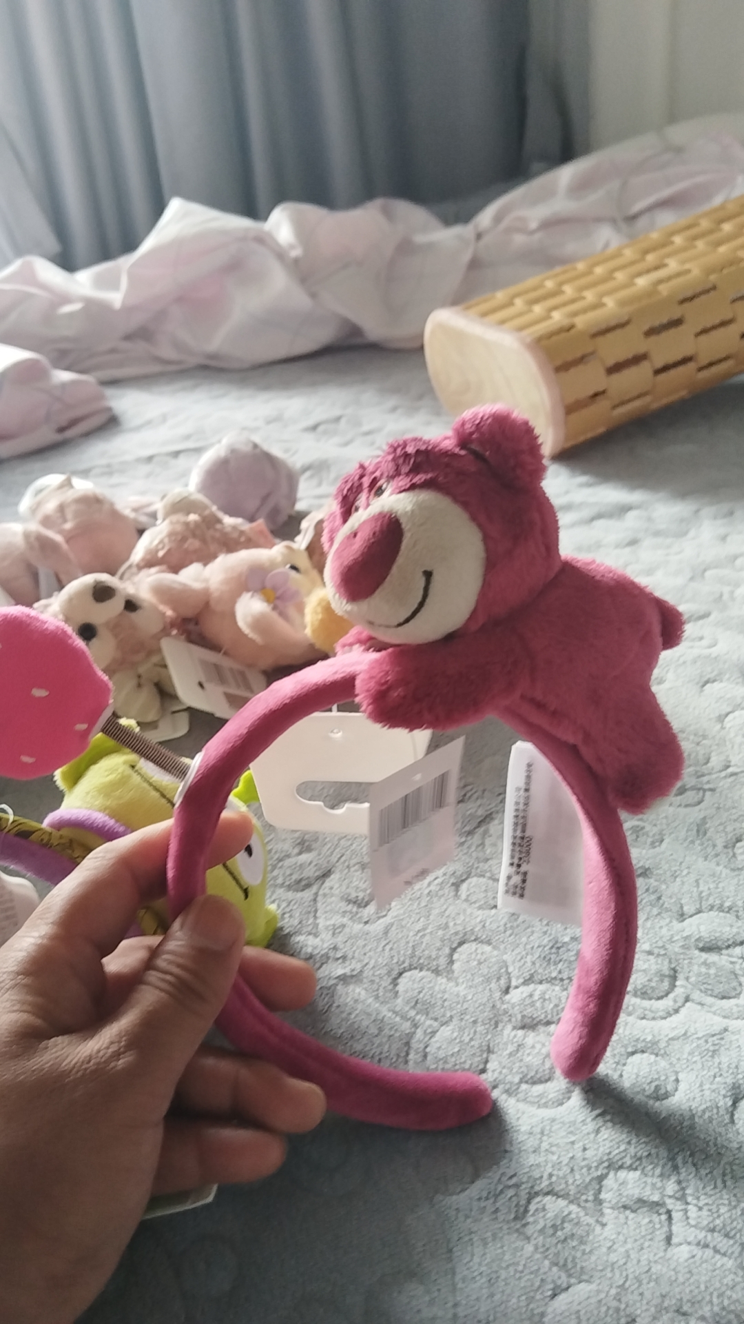 上迪乐园草莓熊画箍