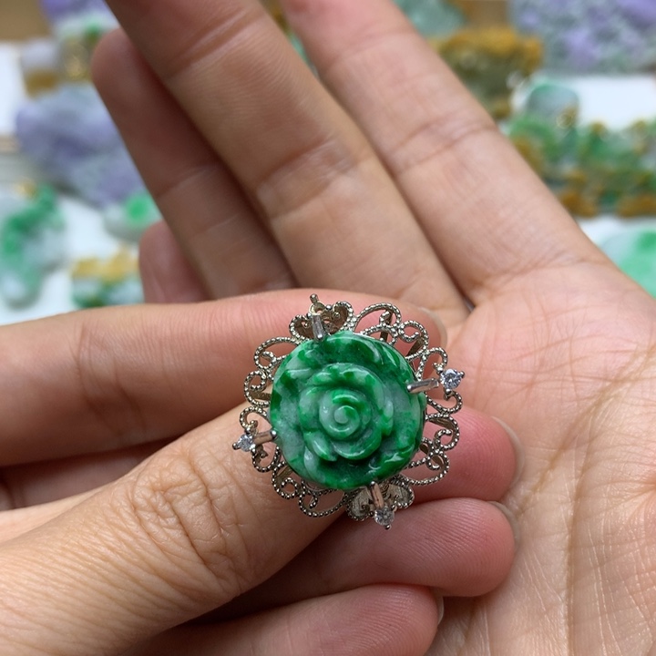 翡翠颈饰未镶嵌翡翠