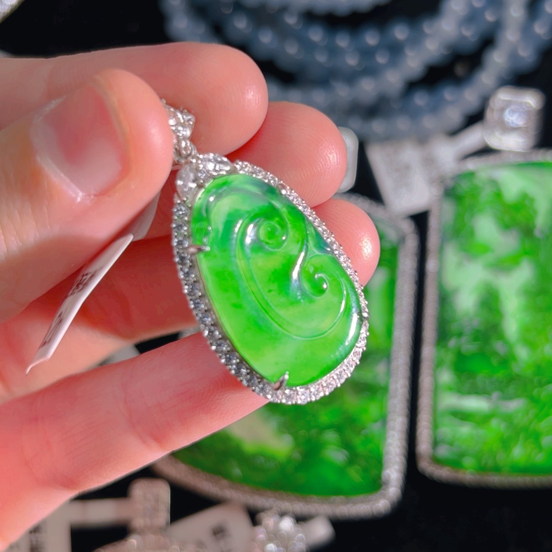 翡翠颈饰银S925镶嵌如意