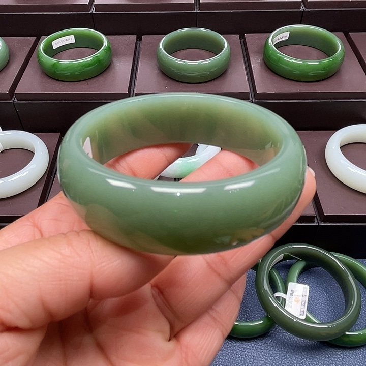 和田玉未镶嵌手镯5758