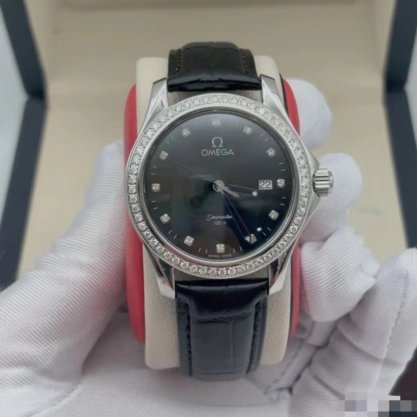 95新 Omega/欧米茄 36.5mm 海马后配星空盘后镶钻石英中性表