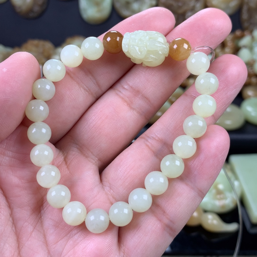 蔚***海和田玉未镶嵌手链