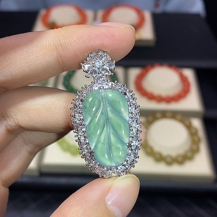 翡翠未镶嵌吊坠(不含链)翡翠叶子吊坠