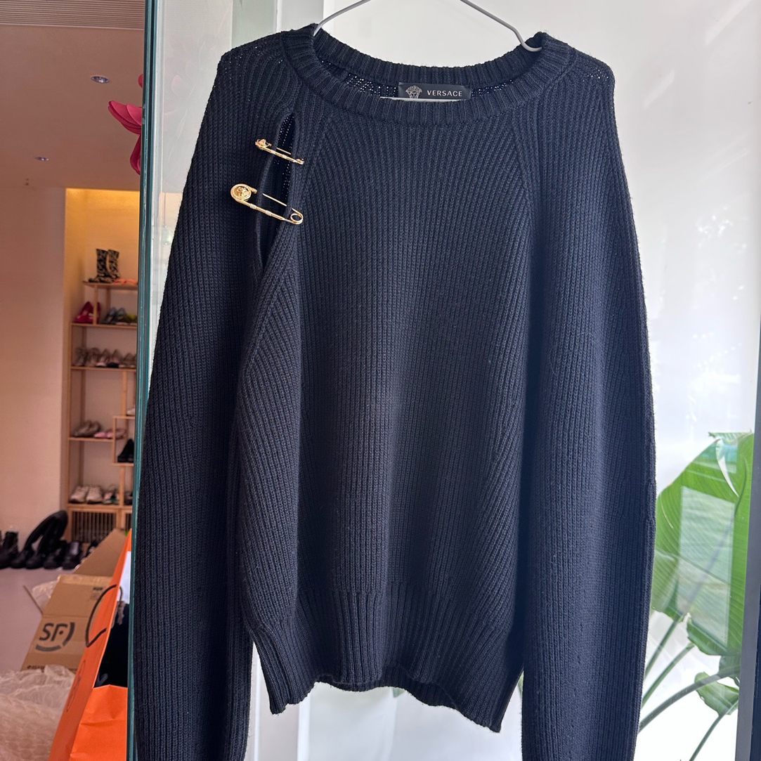 95新 VERSACE/范思哲 98新-羊毛安全别针针织衫40码oversize版