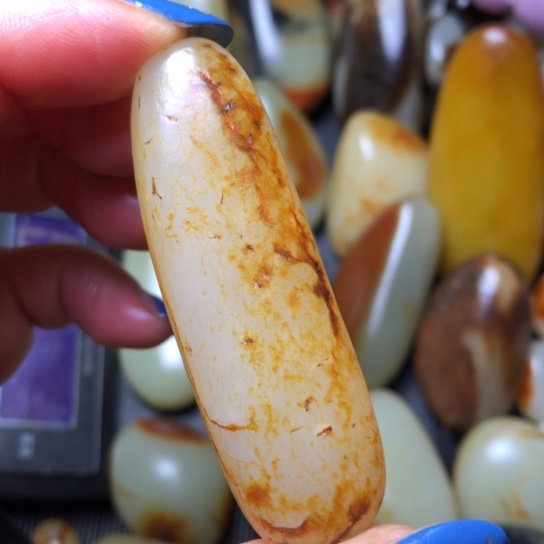 和田玉（翠青玉）未镶嵌珠宝奇石