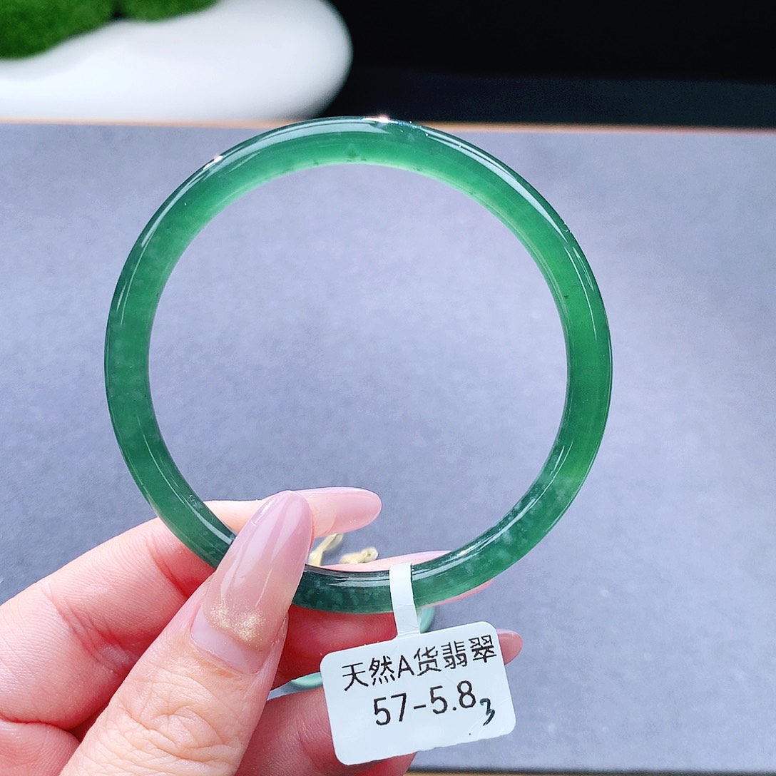 未镶嵌手镯（圆镯）翡翠