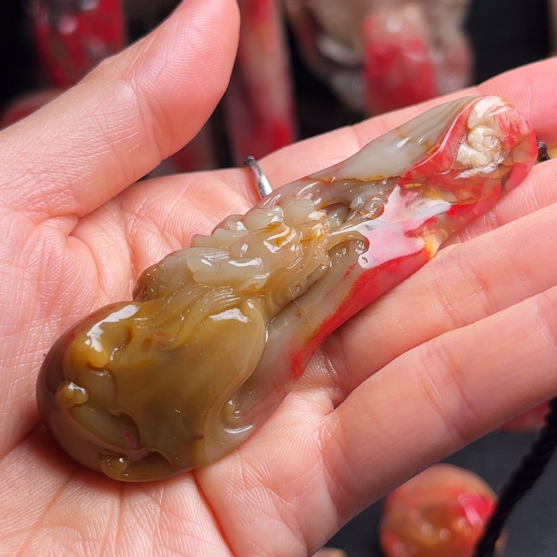 昌化石其他田黄鸡血石手玩件