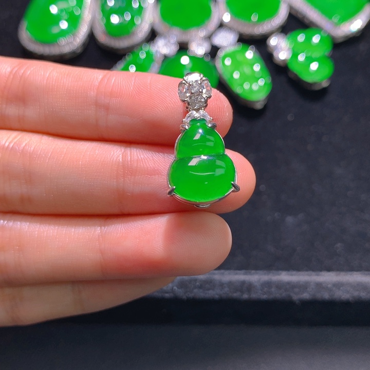 翡翠银S925镶嵌颈饰一个