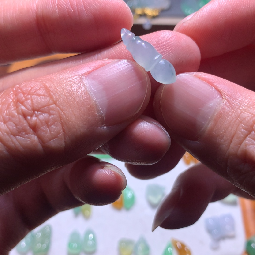 翡翠未镶嵌颈饰毛笔