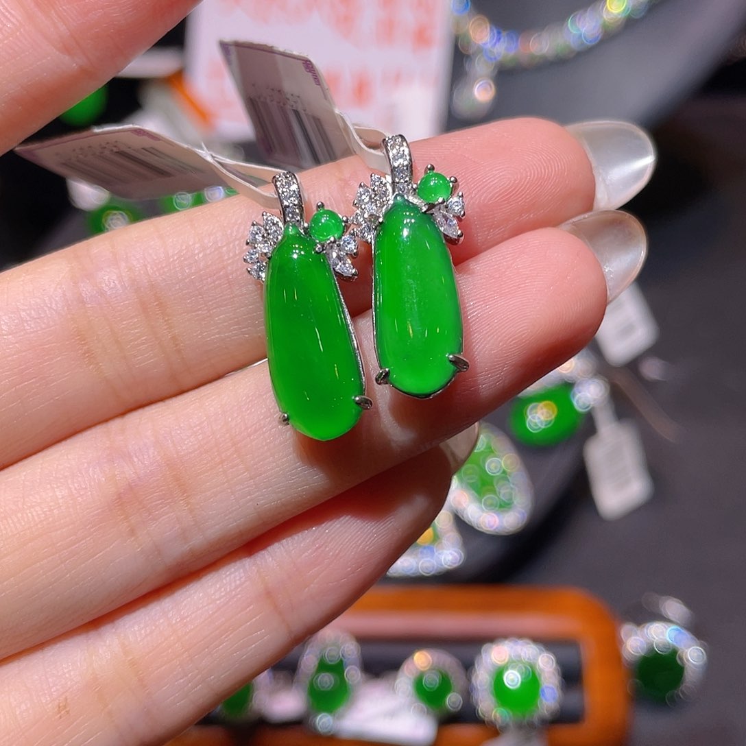 吊坠(不含链)未镶嵌翡翠莹