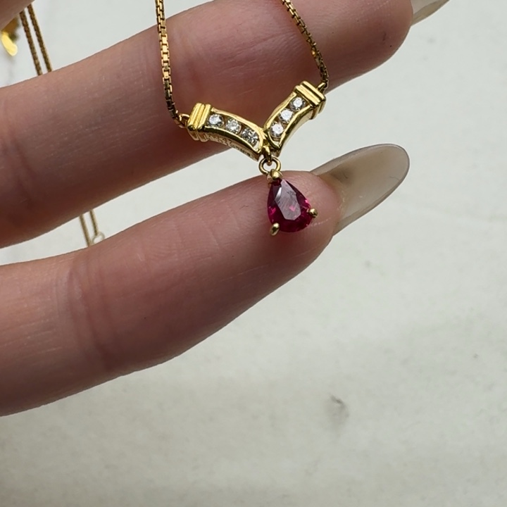 未镶嵌颈饰红宝石
