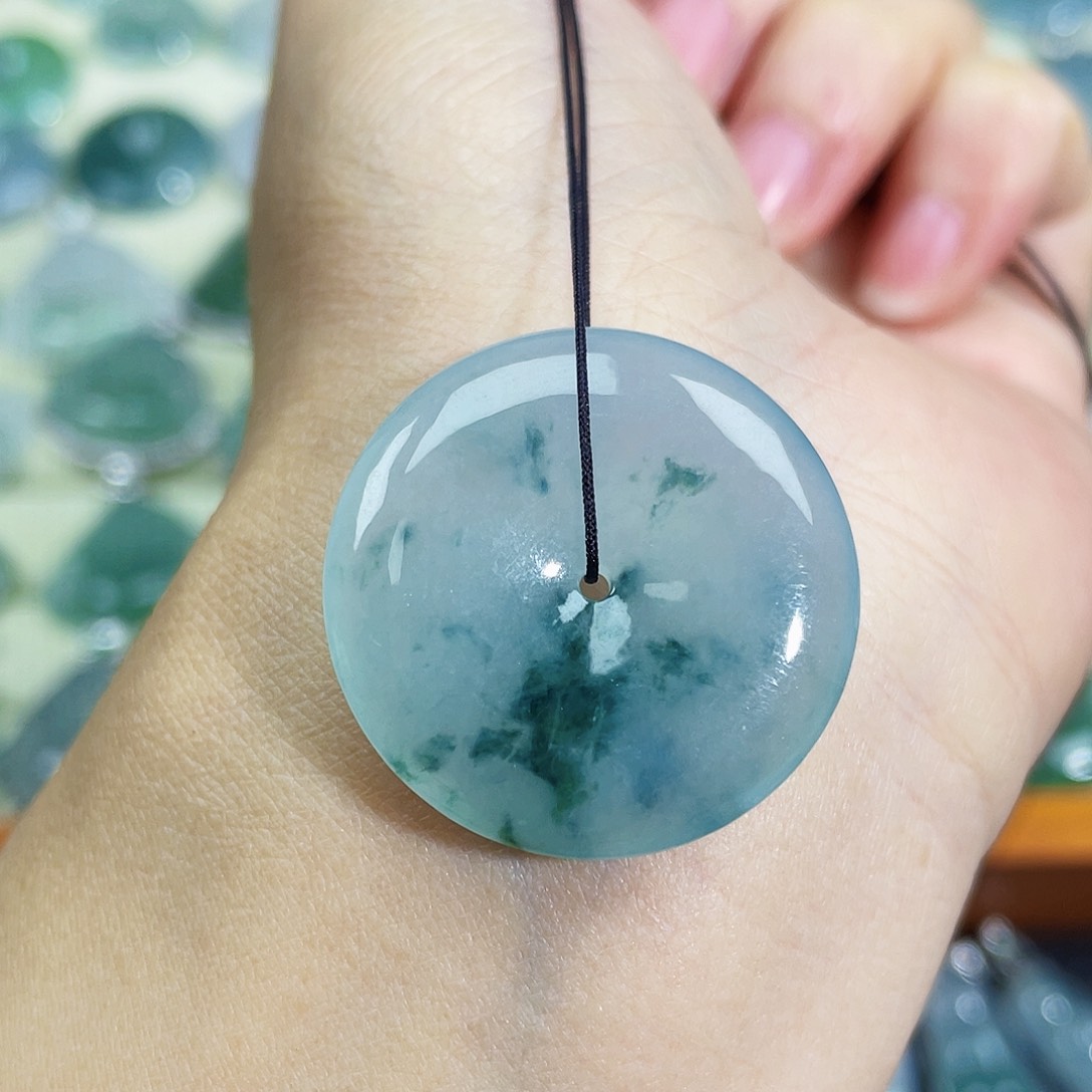 翡翠颈饰未镶嵌吊坠