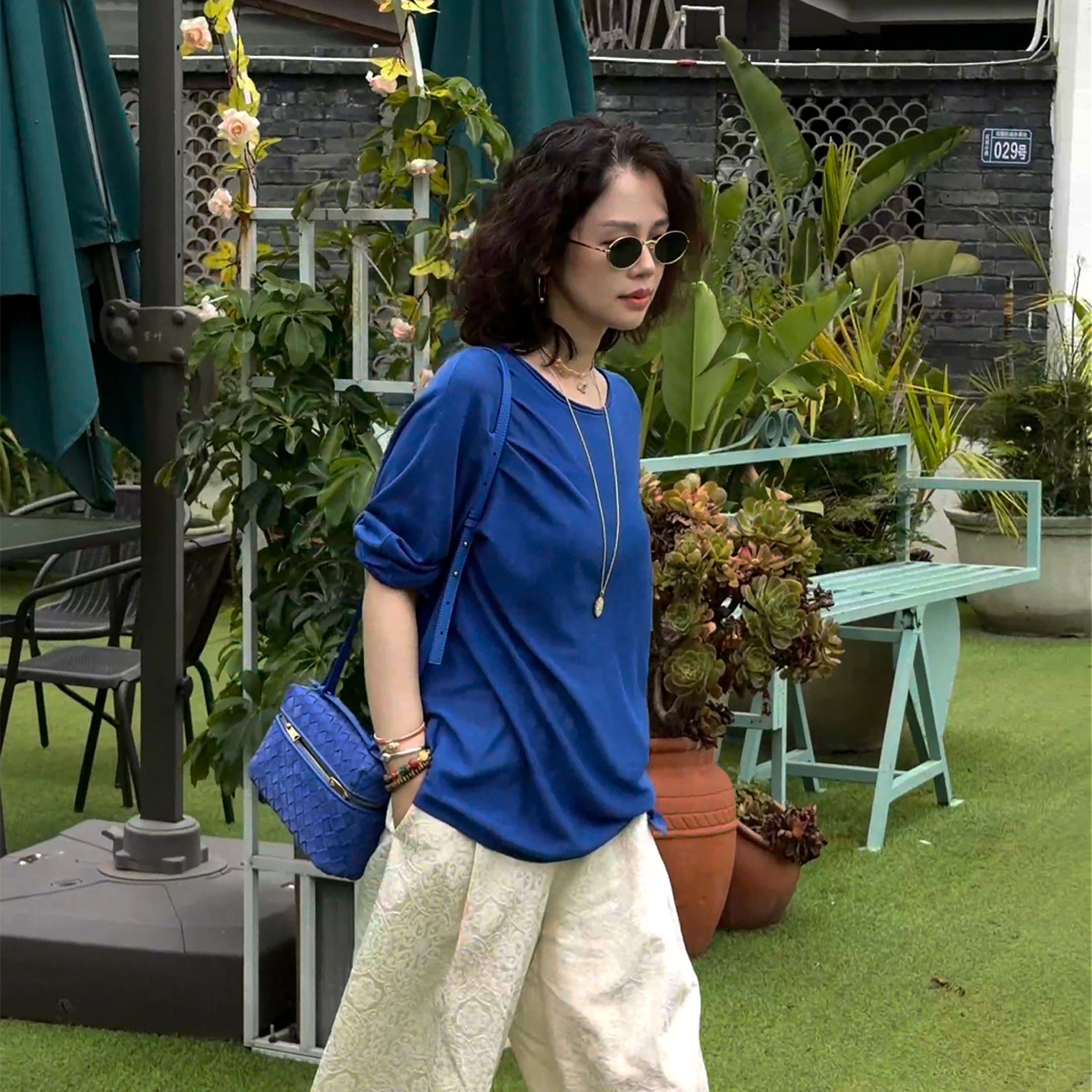 Y【叭哒不惑】蓝精灵 亚麻休闲松弛感园领长 袖T恤舒适百撘上衣