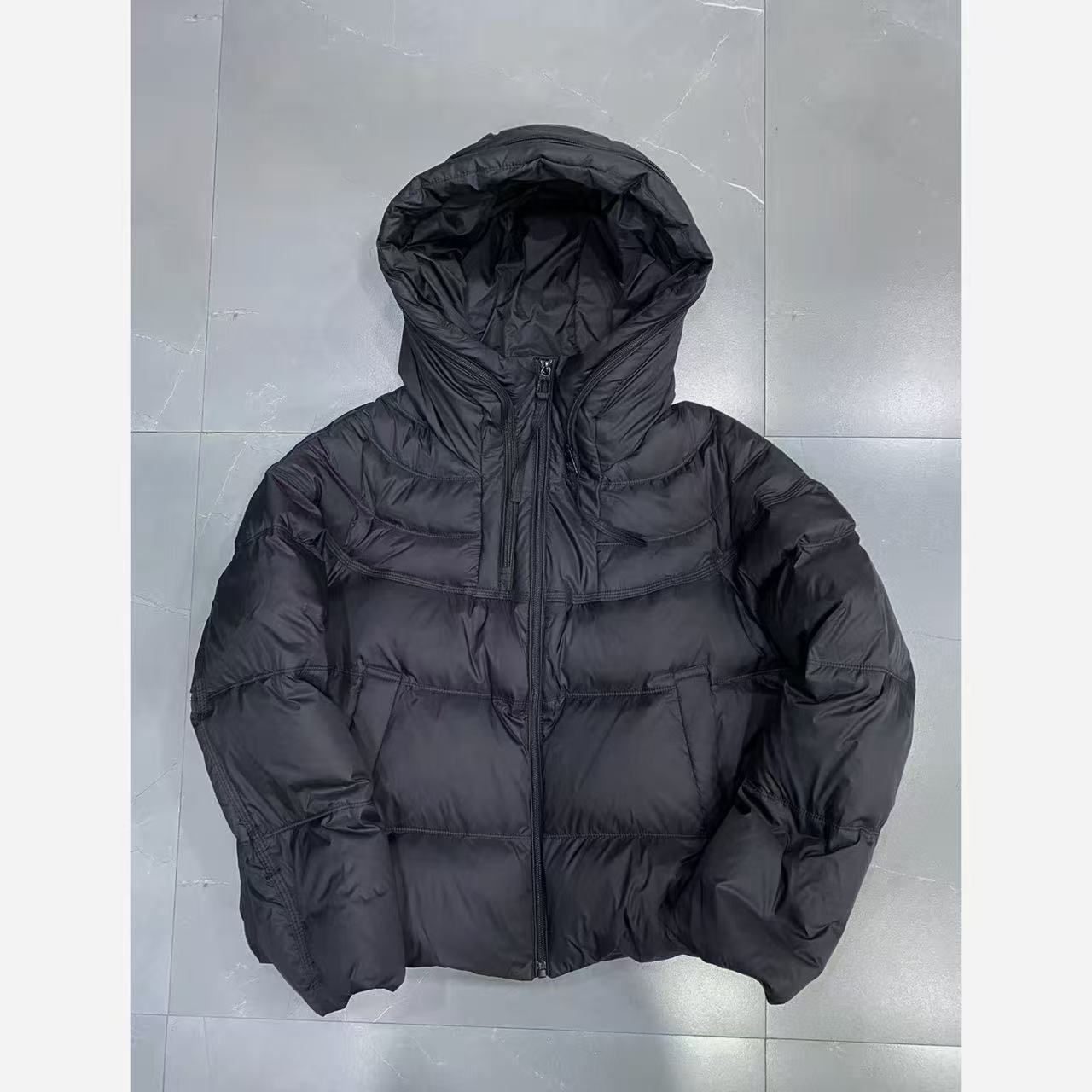 连帽多拉链羽绒服