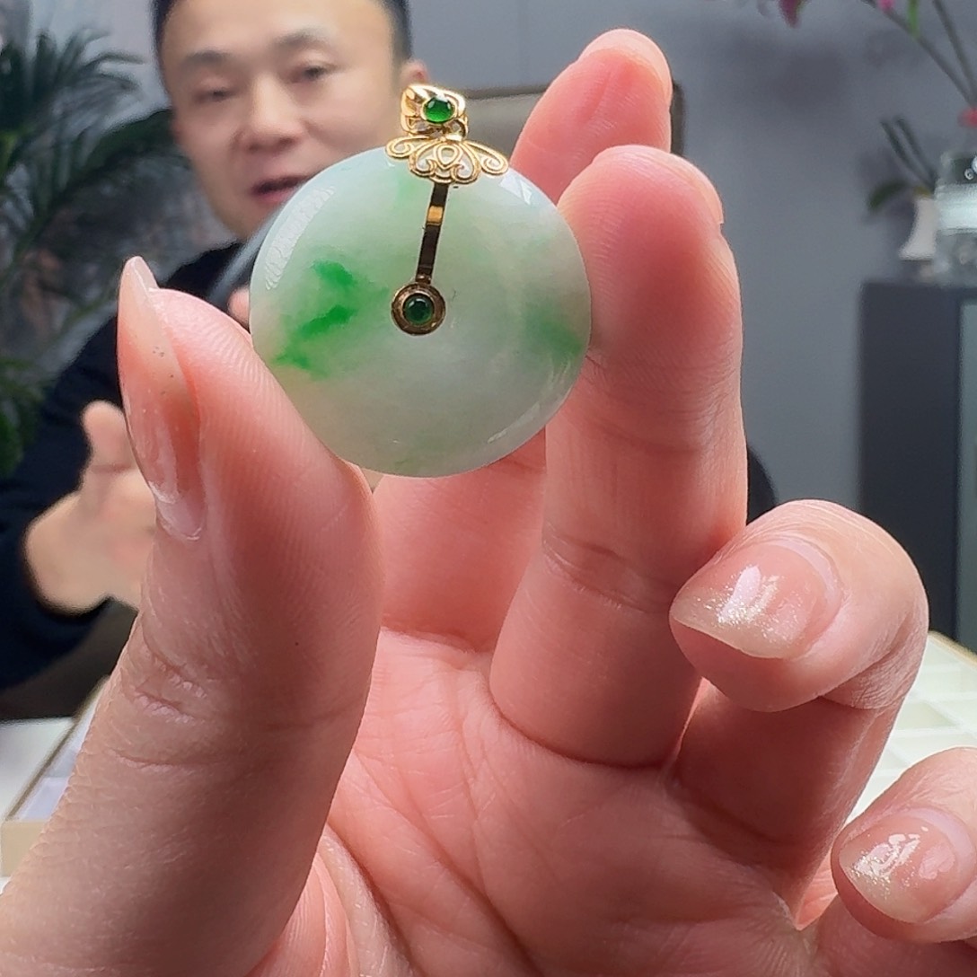 翡翠吊坠(不含链)18K金镶嵌天然