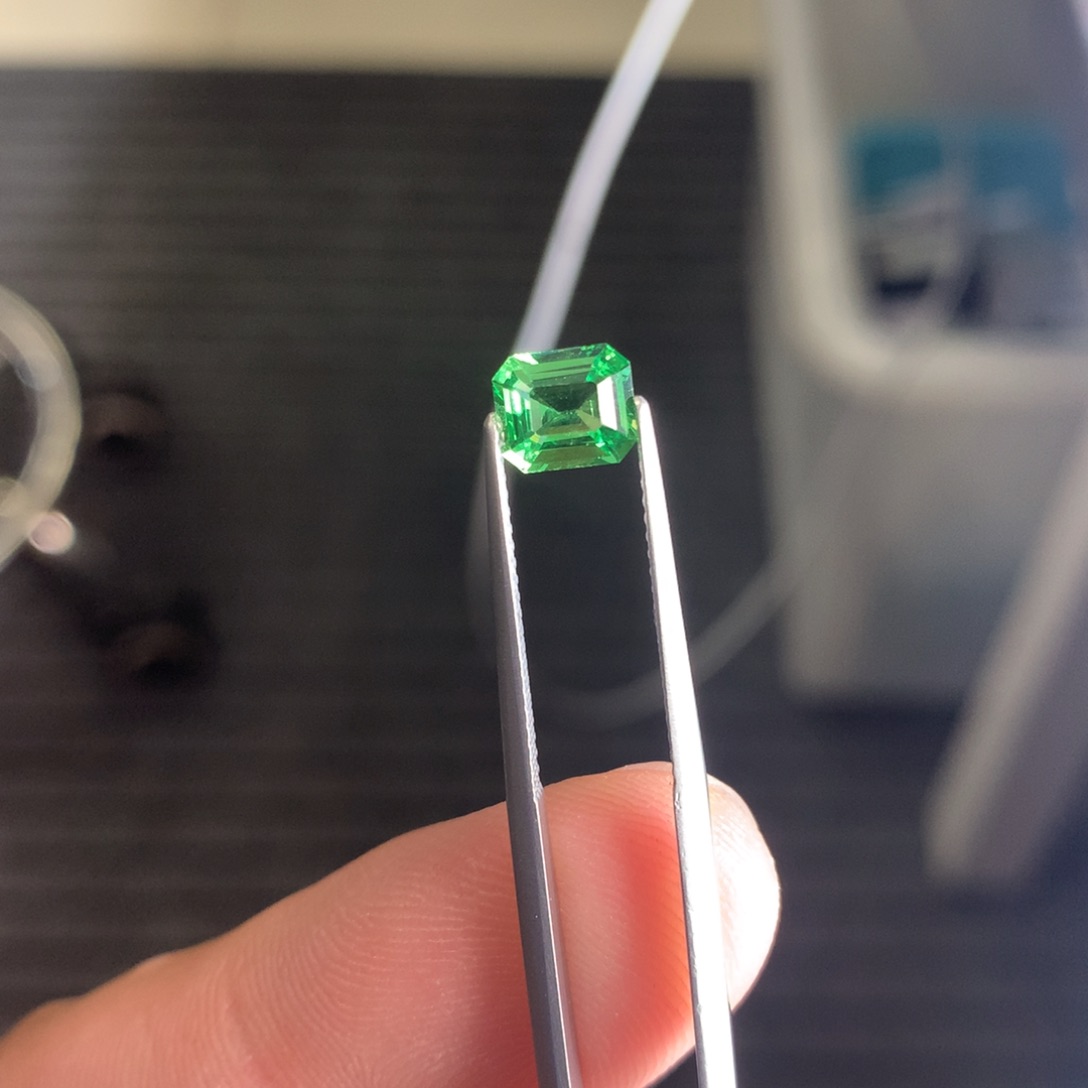 石榴石（沙弗莱）裸石未镶嵌1.04克拉薄荷绿沙弗莱裸石