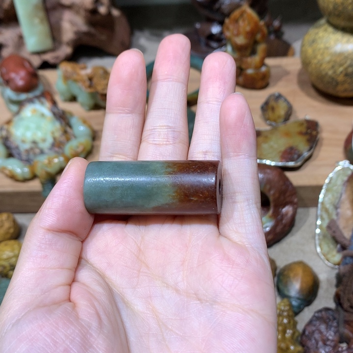 未镶嵌岫岩河磨玉（透闪石质玉）挂件