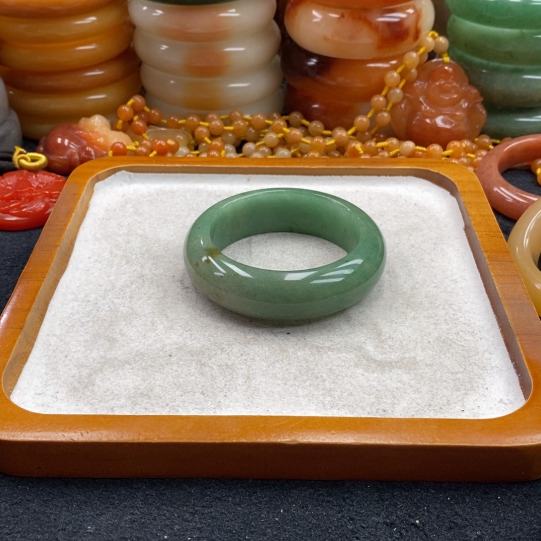 荷***美石英岩玉未镶嵌手镯（圆镯）