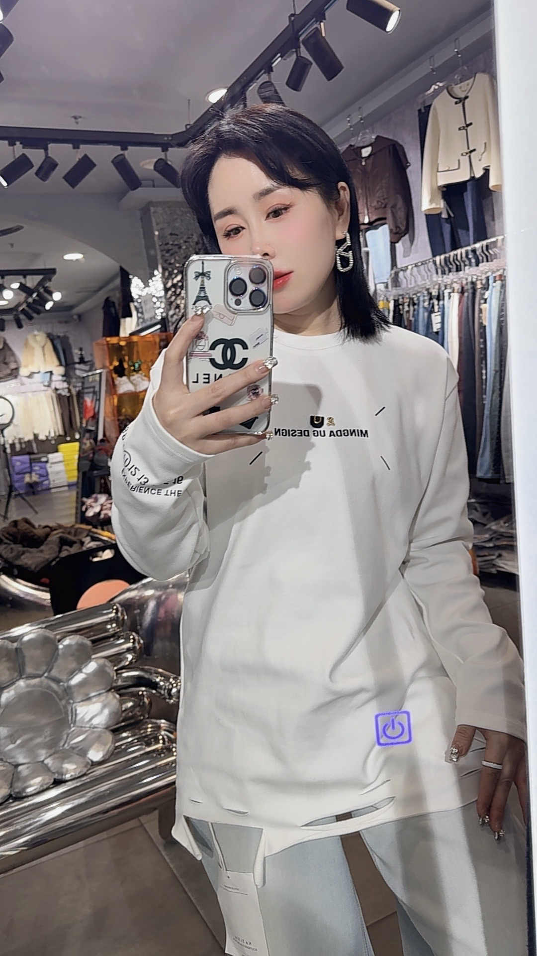王琳家百搭白色长袖打底