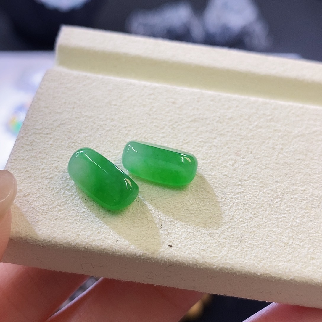 天***天翡翠未镶嵌挂件随行