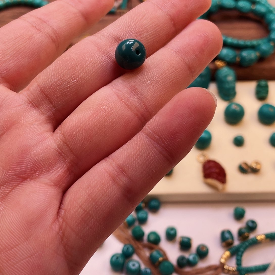 绿松石颈饰未镶嵌