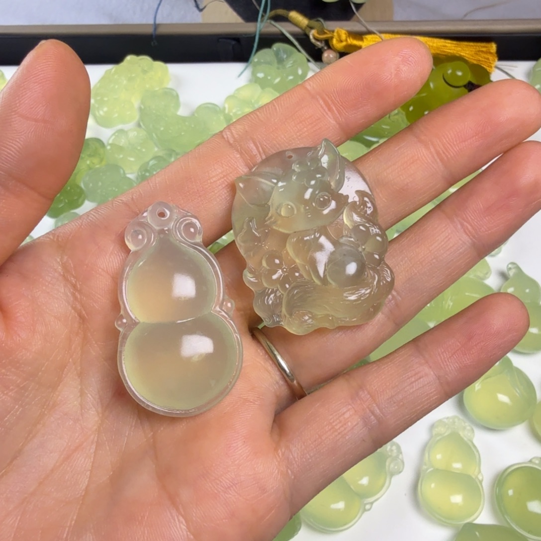 蛇纹石玉未镶嵌颈饰