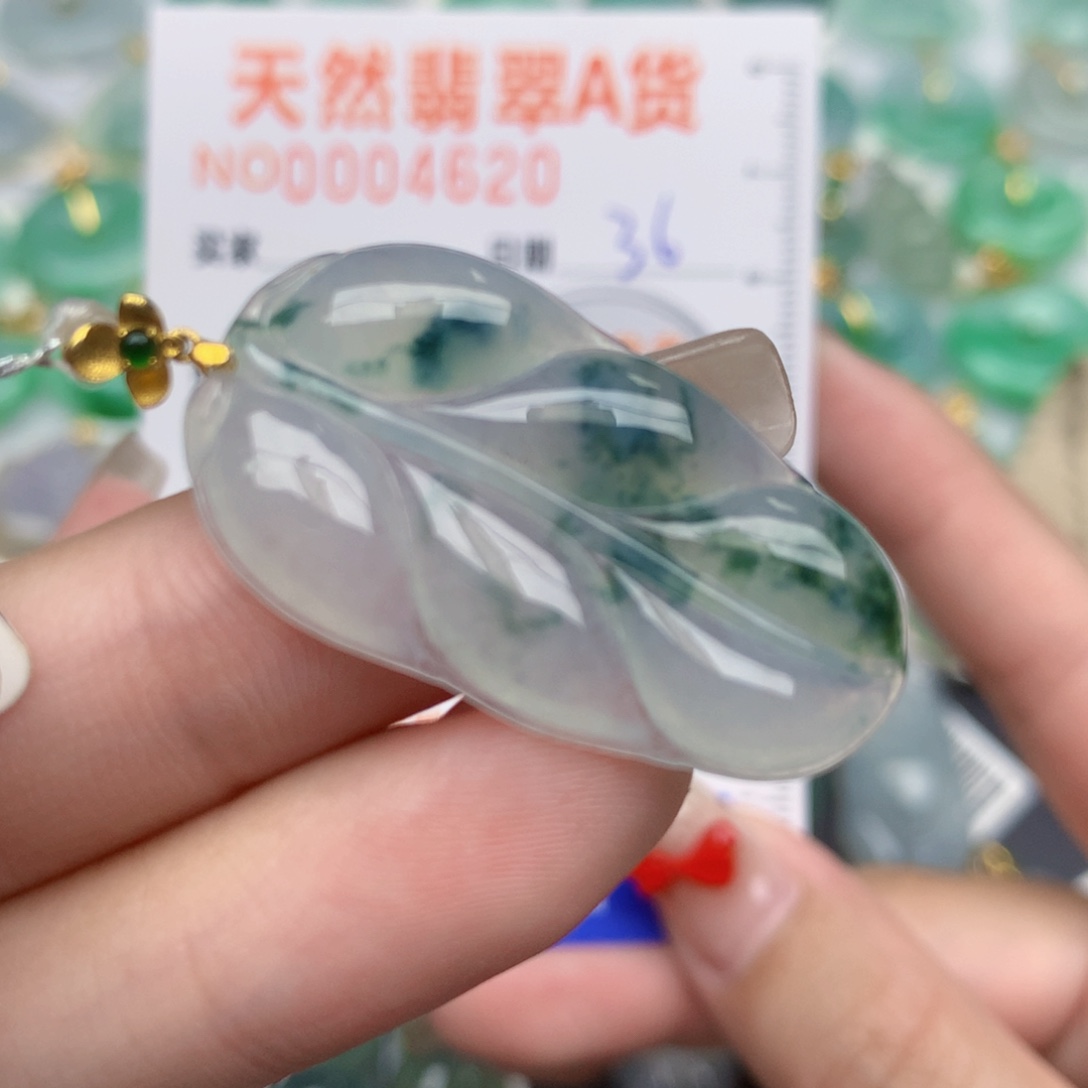 翡翠18K金镶嵌颈饰叶子