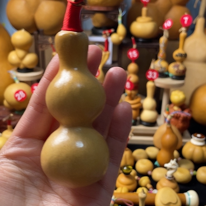 S***光葫芦丝老师在讲台前讲故事