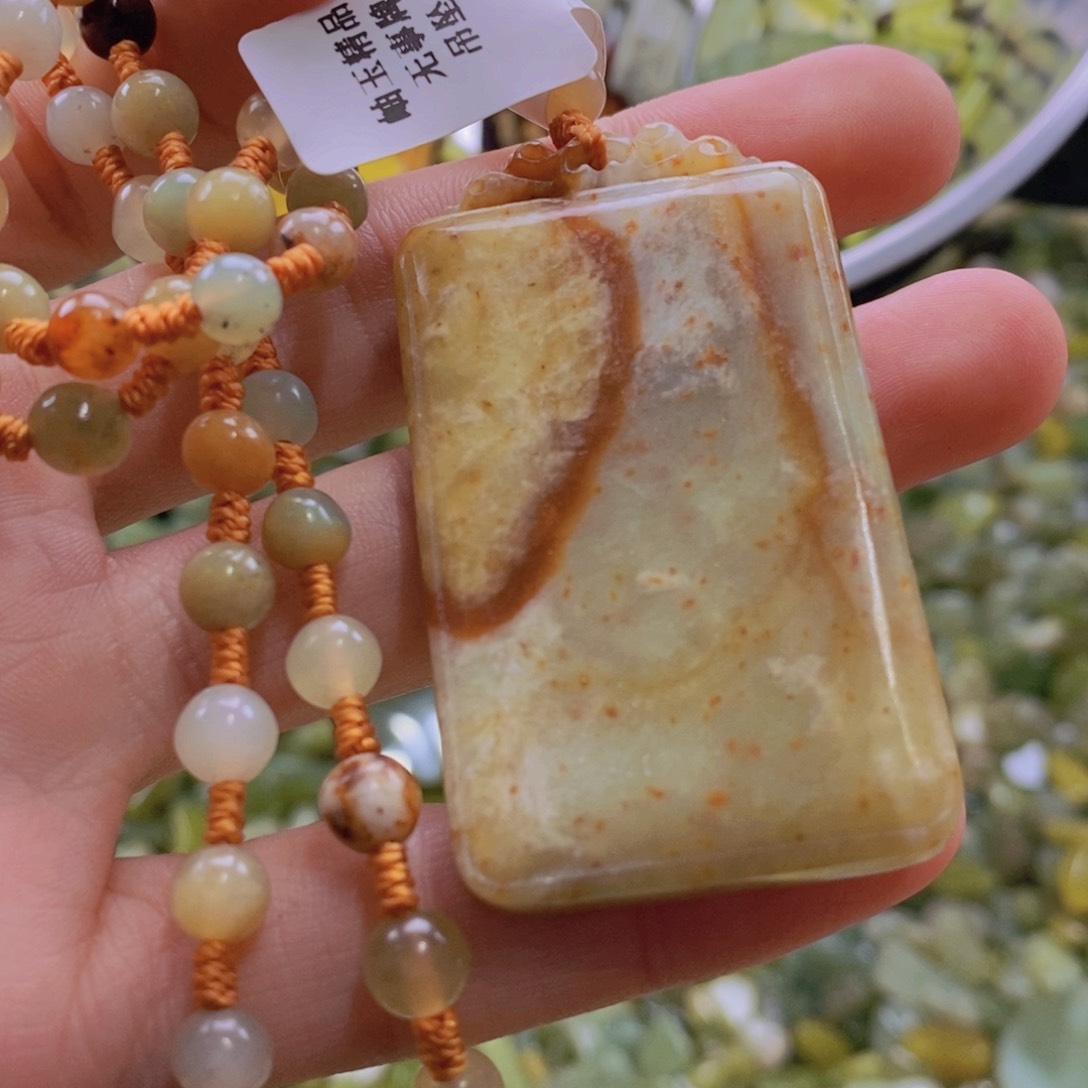 蛇纹石玉吊坠未镶嵌